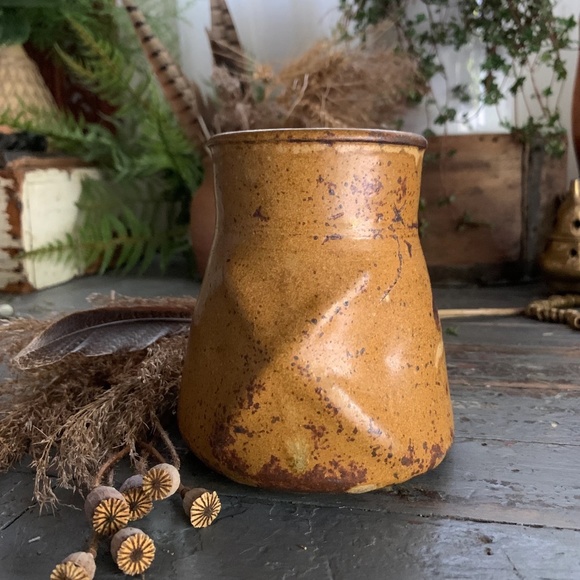 60's MCM HANDMADE BURNT ASH EMBOSSED CERAMIC VASE - Picture 2 of 10